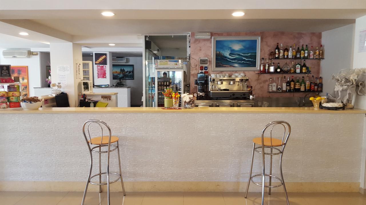 Hotel Raffaello Cesenatico Buitenkant foto