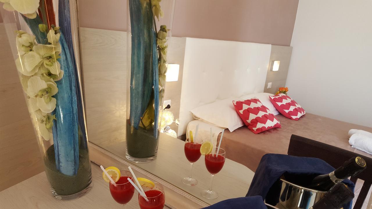 Hotel Raffaello Cesenatico Buitenkant foto