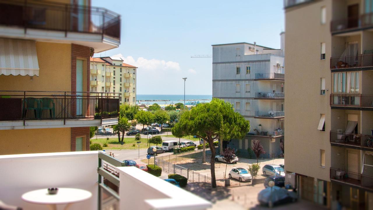 Hotel Raffaello Cesenatico Buitenkant foto
