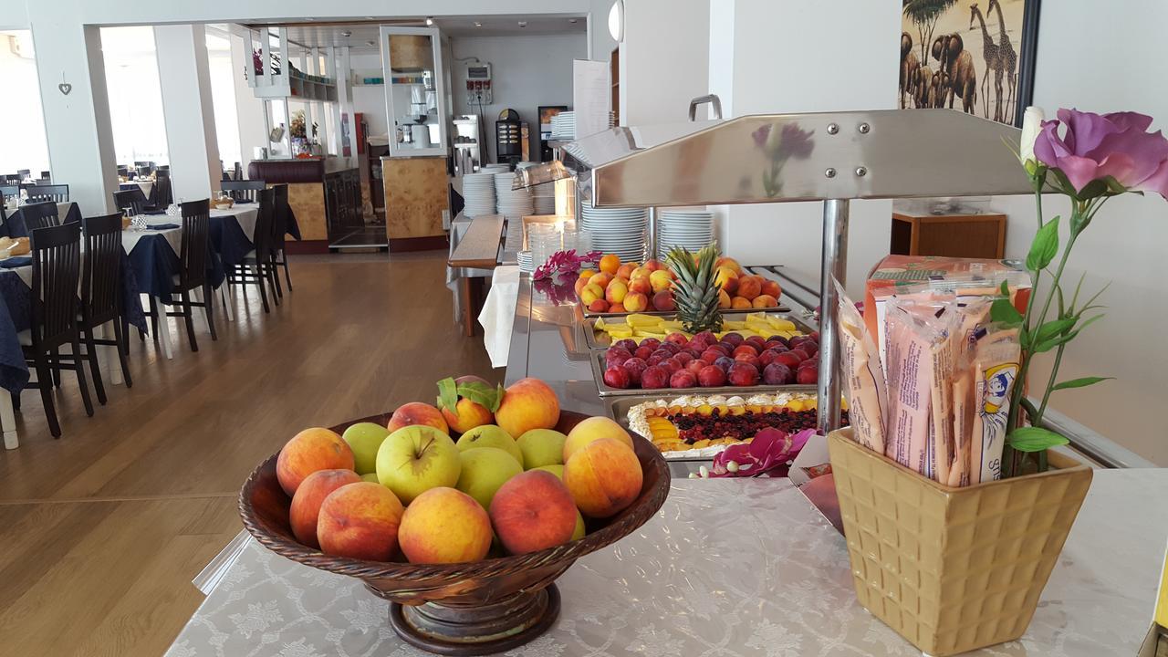 Hotel Raffaello Cesenatico Buitenkant foto